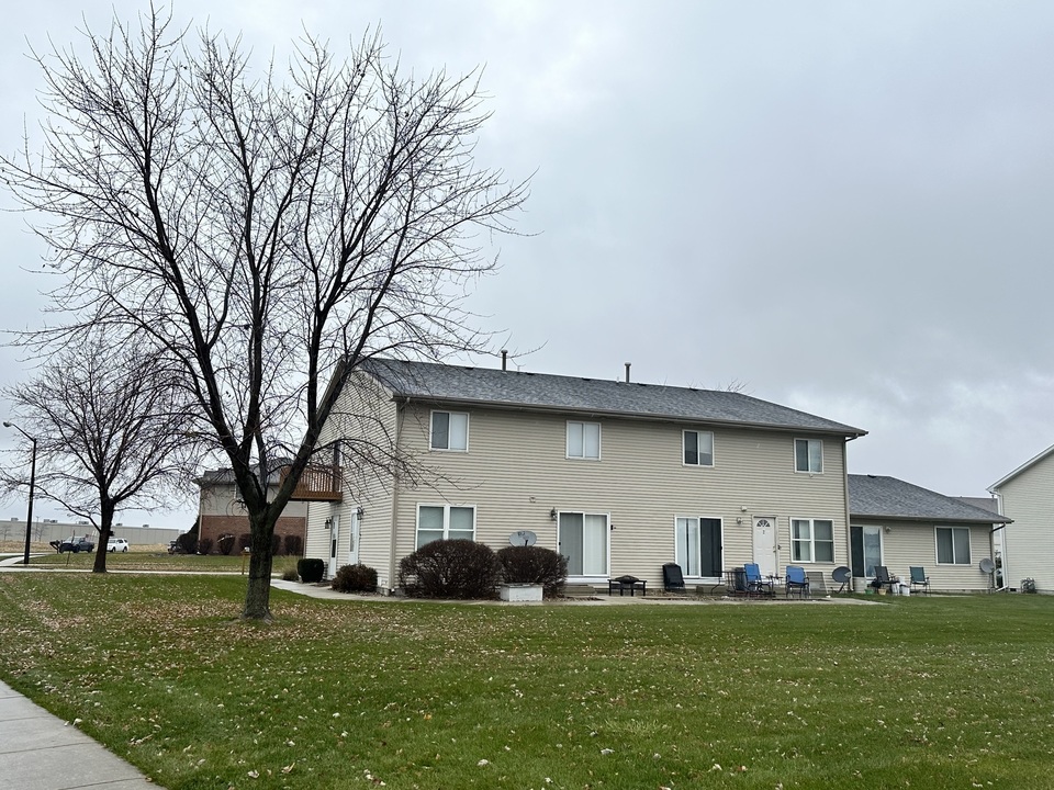 BRADLEY / BOURBONNAIS 4 UNIT APARTMENT BUILDING 1536 Wingo Lane