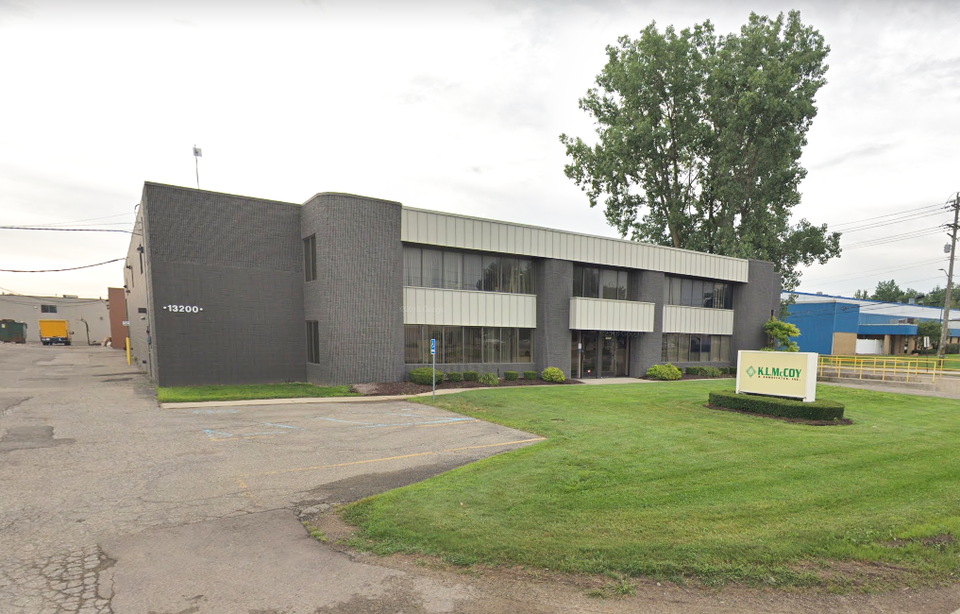 For Lease 16,480 SF Industrial Warehouse in Livonia 13200 Levan