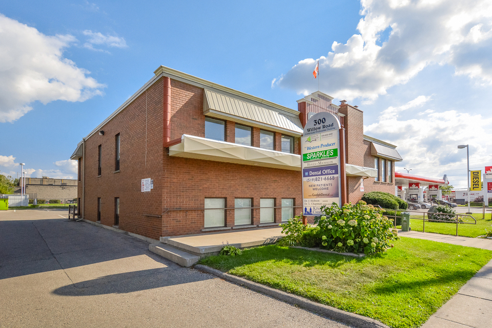 300 Willow Rd, Guelph, ON, N1H 7C6 300 Willow Rd, Guelph, ON, N1H 7C6