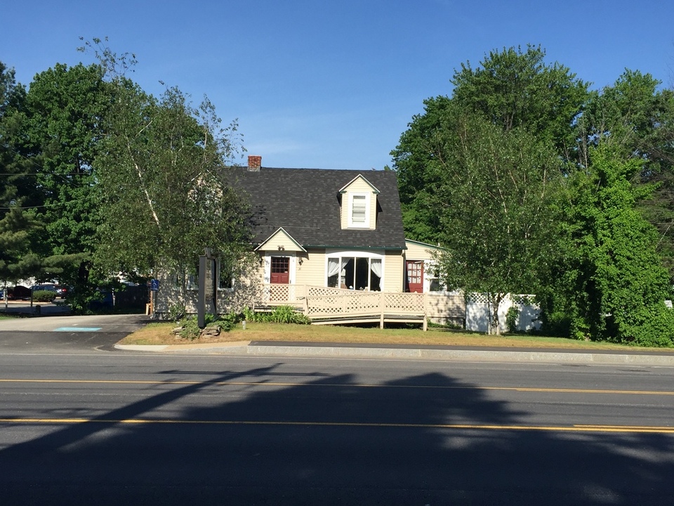 High Traffic FreeStanding Building For Lease 38 South River Road