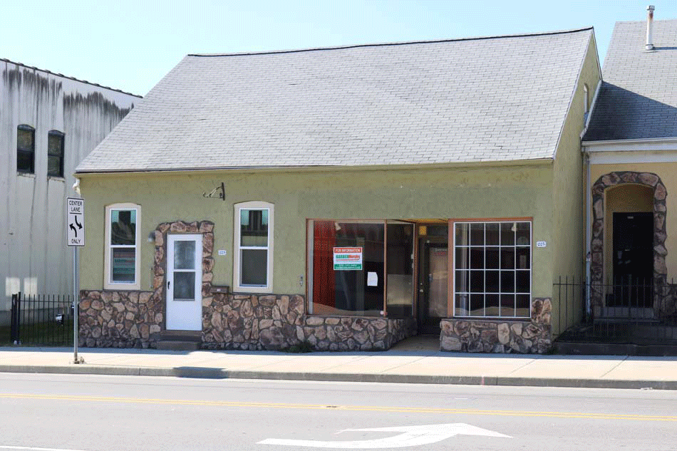 900 SF Retail Storefront / Office Space for Lease on IL159