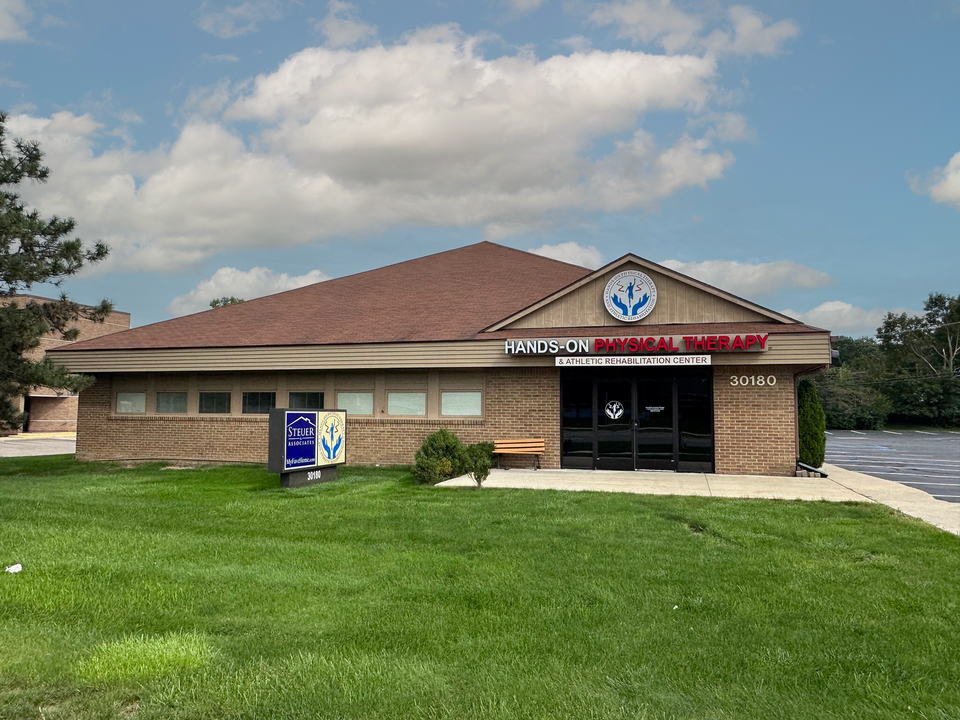 30180 Orchard Lake Rd, Farmington Hills, MI, 48334