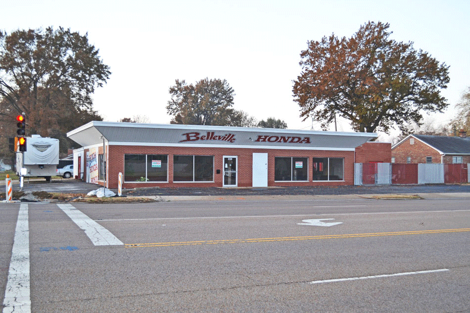 5,800 SF Retail/Showroom Facility for Sale Belleville, IL (St. Louis MSA Metro East / St