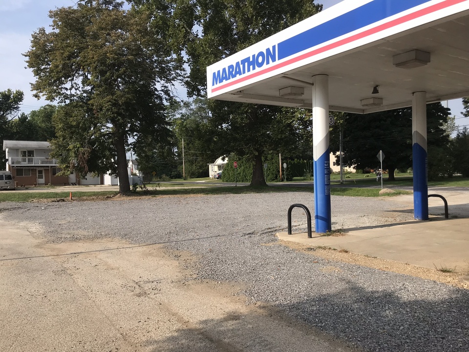 Former Marathon Gas Station in Mossville, IL 10411 N Galena Rd