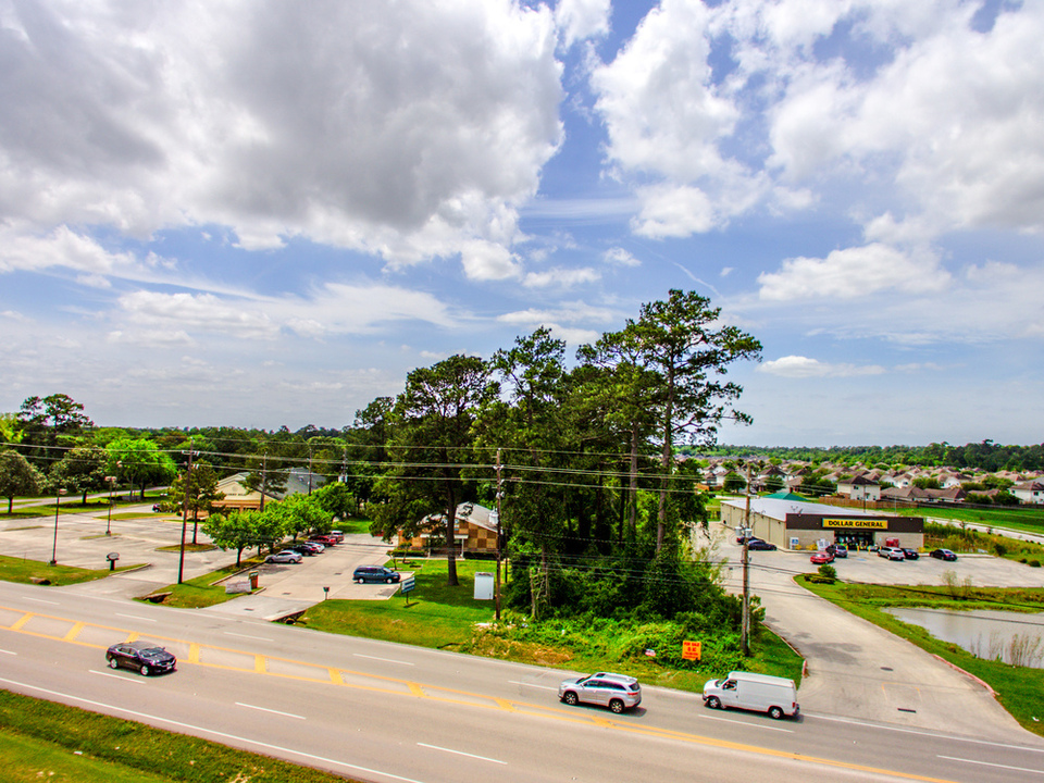 8 AC of land available for Sale with fast access to Airport and I 45