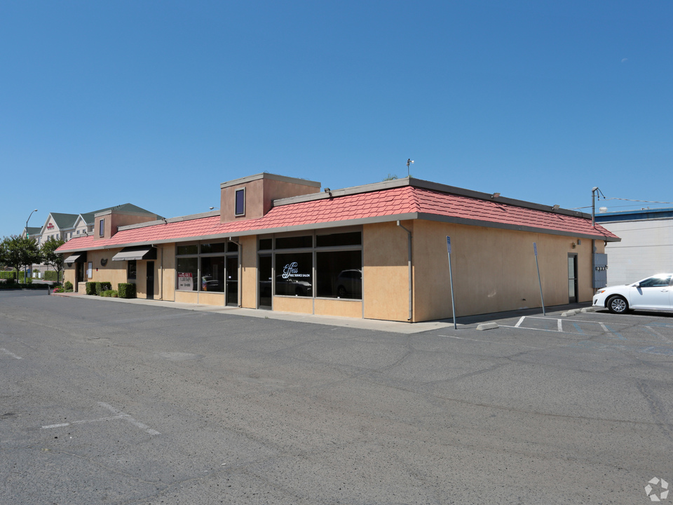 Retail For Sale Clovis, California 493 W. Shaw Avenue, Clovis, CA, 93612