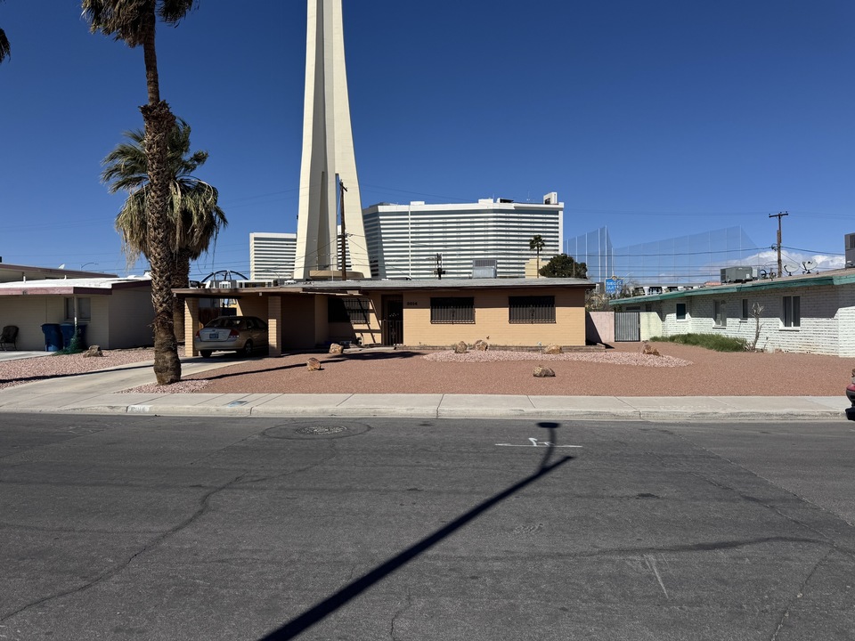 2014 Santa Clara Dr, Las Vegas, NV, 89104