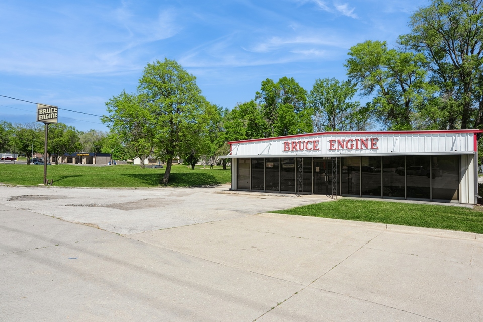 1829 NW 86th St, Clive, IA, 50325