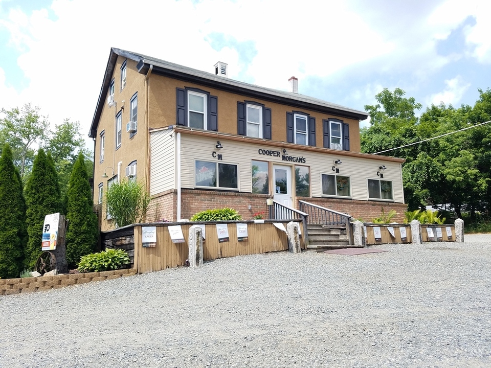 Cooper Public House at The Barto Hotel 140 Barto Road, Barto