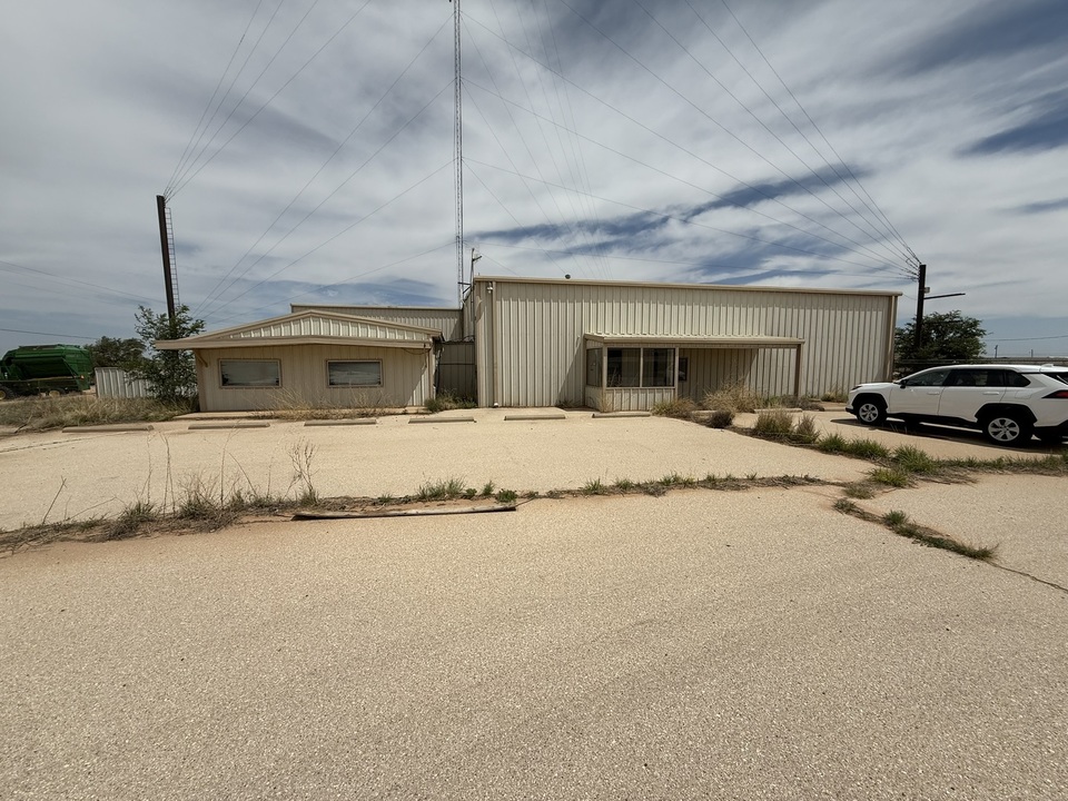 1561 Highway 82, Plains, TX, 79355