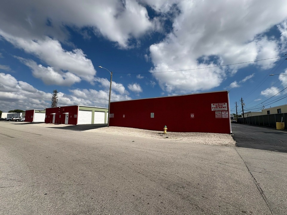 4800 NE 11th Ave, Oakland Park, FL, 33334
