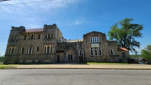 2701 E 43rd St, Kansas City, MO, 64130