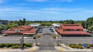 1450 Clovis Ave, Clovis, CA, 93612