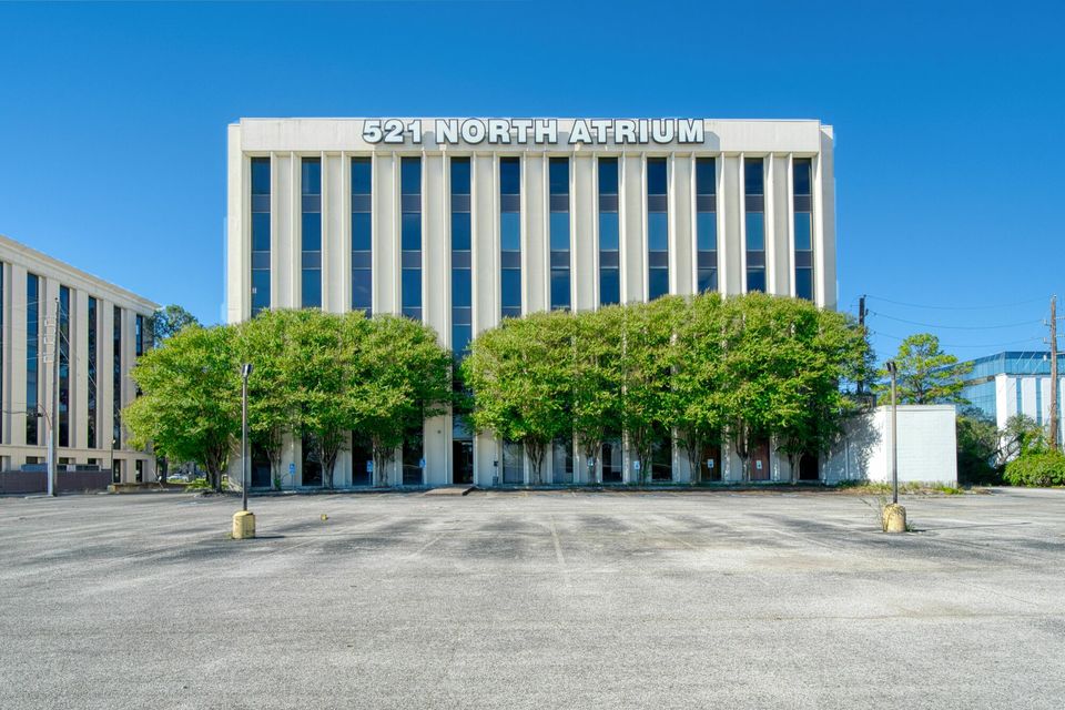 521 N Sam Houston Pkwy E, Houston, TX, 77060