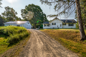 994 Grover Rd, East Aurora, NY, 14052