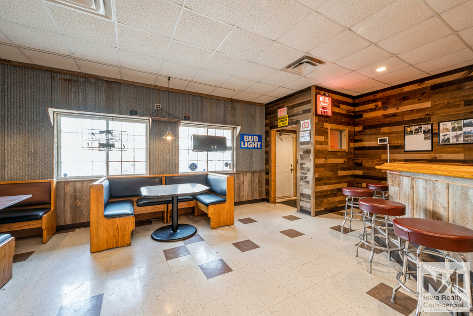 115 E Main St, Coggon, IA, 52218