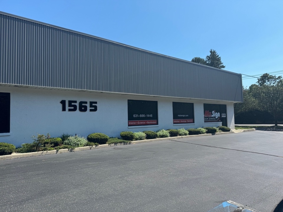 1565 Sycamore Ave, Bohemia, NY, 11716