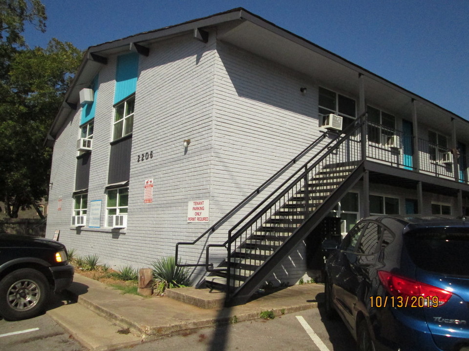 14 Unit Apartment Property For Sale UNT Campus Area 2206 W Hickory