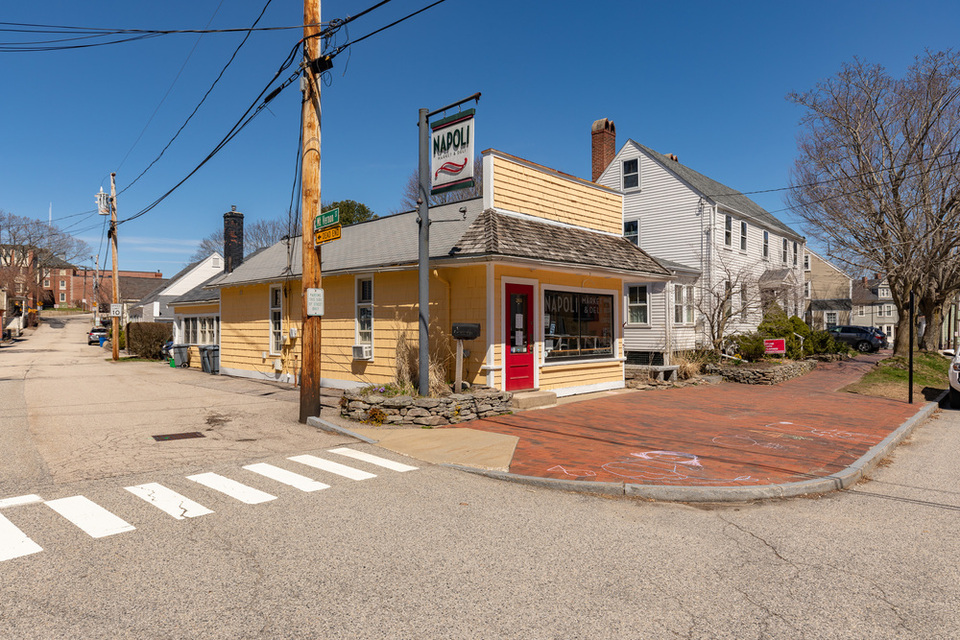 261 South St Portsmouth Nh 03801 261 South St Portsmouth Nh 03801 On sunday april 12th, 1998, 3801 arrived in young with a tour from sydney. 261 south st portsmouth nh 03801