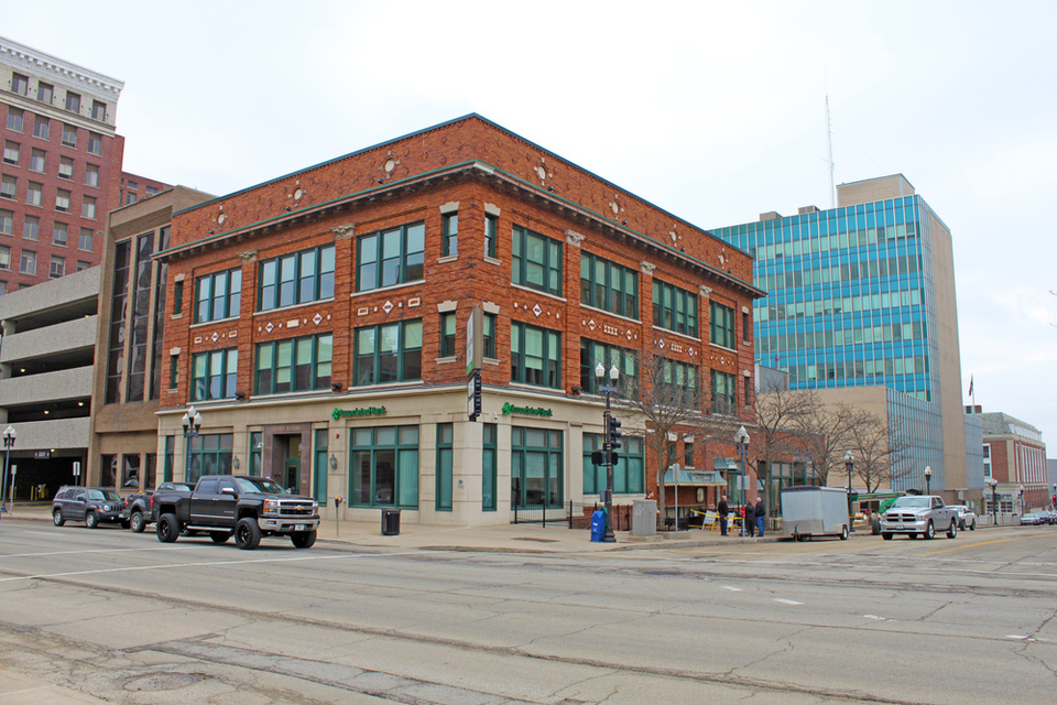 240 SW Jefferson St, Peoria, IL, 61602 240 SW Jefferson St, Peoria