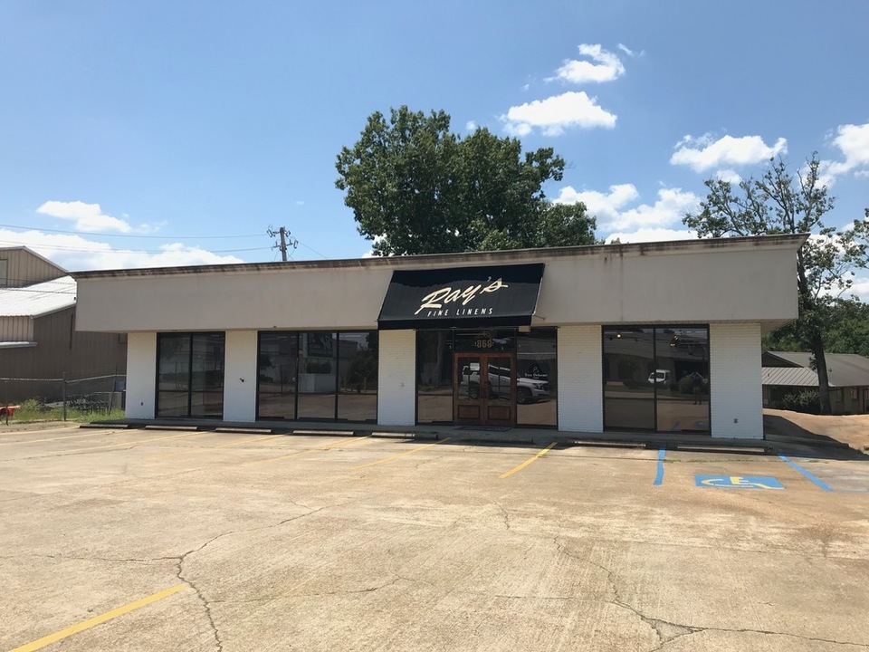 Former 'Ray's Fine Linens' Building For Sale 869 S. Pear Orchard Rd
