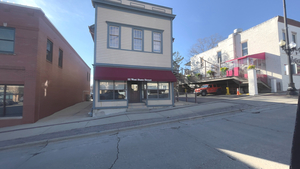 22 W State St, Geneva, IL, 60134