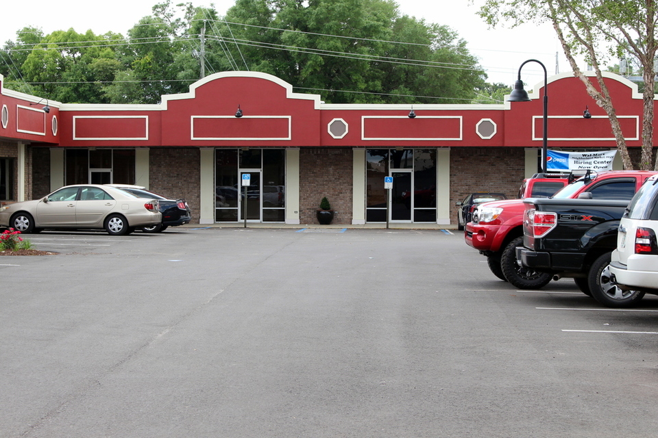 PINE FOREST CENTER Restaurant/Office/Retail 2115 W. Nine Mile Road