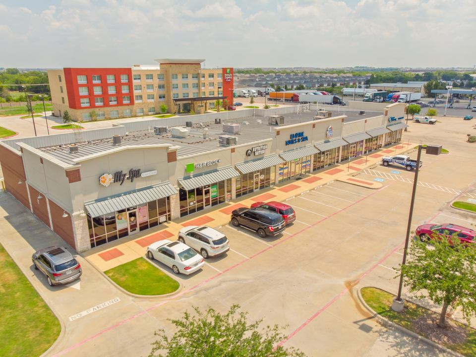 Forney Retail Center 104 & 108 E U.S. Highway 80, Forney, TX, 75126