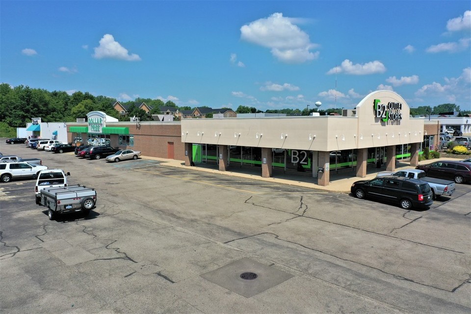 Dollar Tree Anchored Center 3343 Alpine Ave, Grand Rapids, MI, 49544
