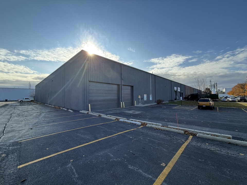 3841-3865 Swanson Ct, Gurnee, IL, 60031