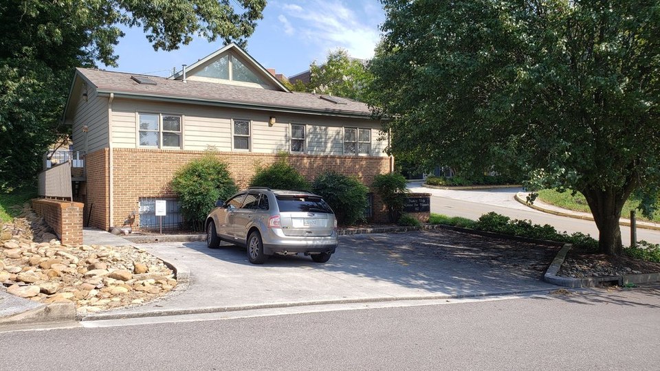 Medical Office Building For Sale 817 E Oldham Ave, Knoxville, TN, 37917