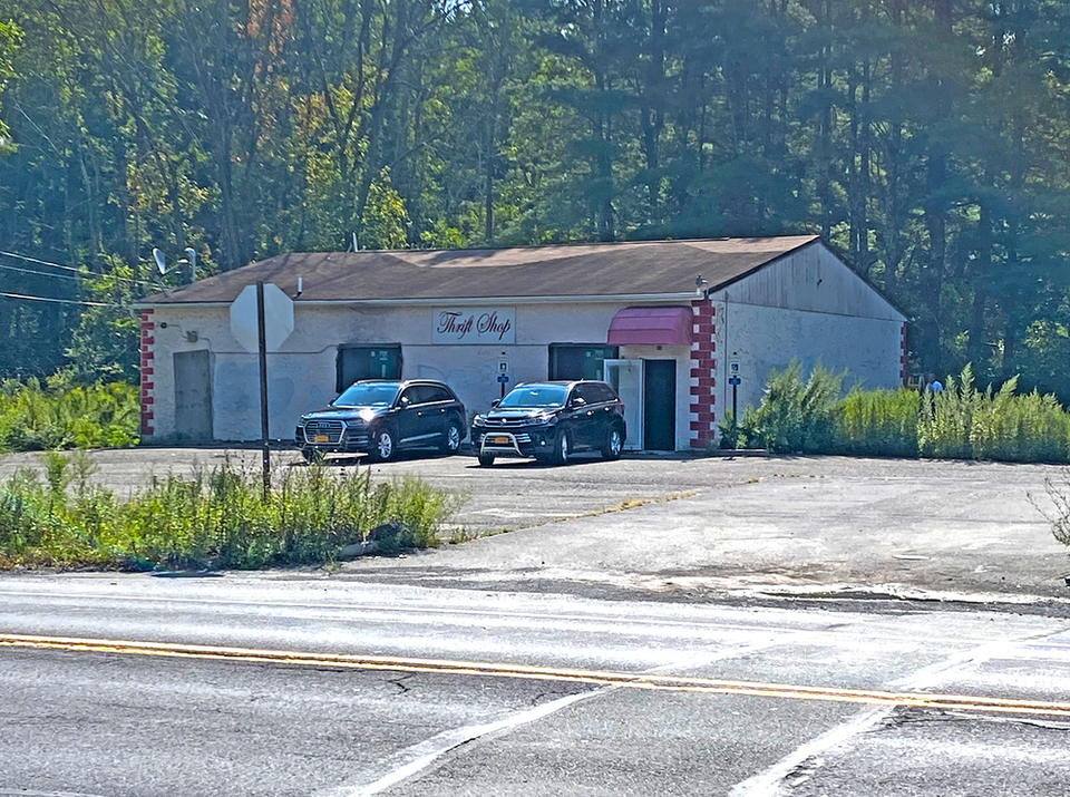 Free Standing Retail Building on 1.23 acres 2020 Milford Road, East