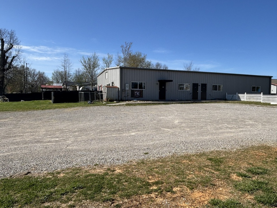 5144 Nashville Hwy, Baxter, TN 38544