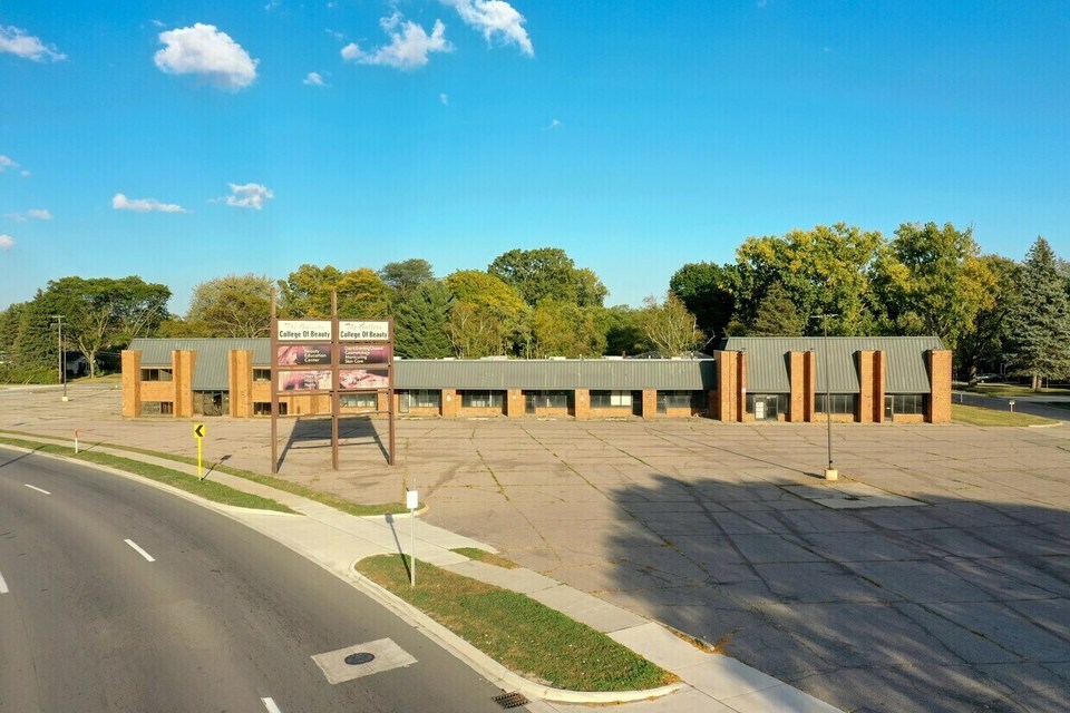 38116-38160 Southbound Gratiot Avenue, Clinton Twp, MI, 48036