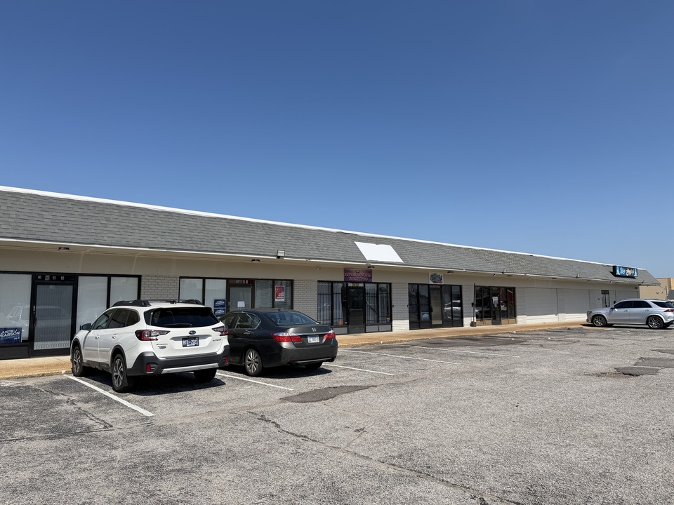 3675 S Mendenhall Rd, Memphis, TN 38115