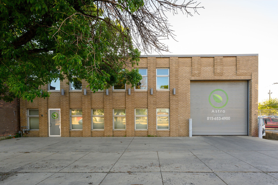 242 North Western Ave, Chicago, IL 60612