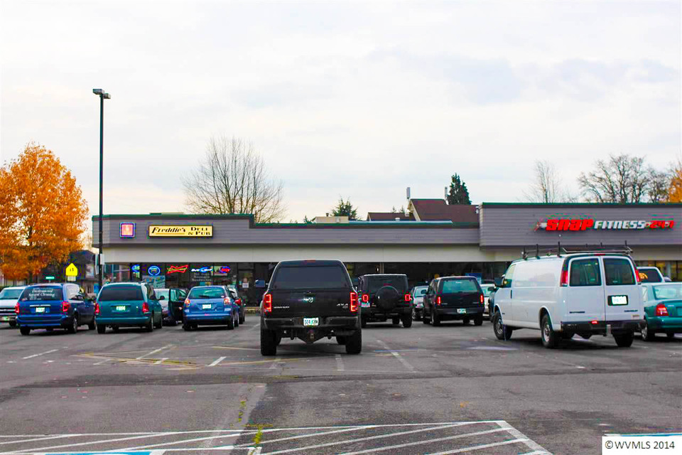 Roth's anchored strip center in popular South Salem. 4555 Liberty Road South, Salem, OR, 97302
