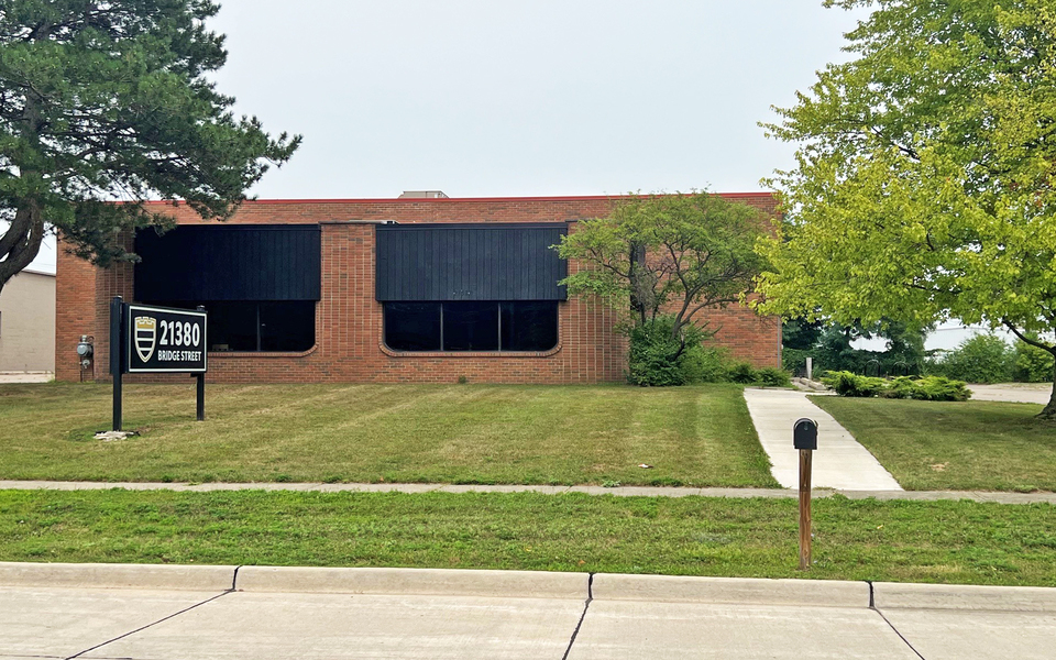 21380 Bridge St, Southfield, MI 48033