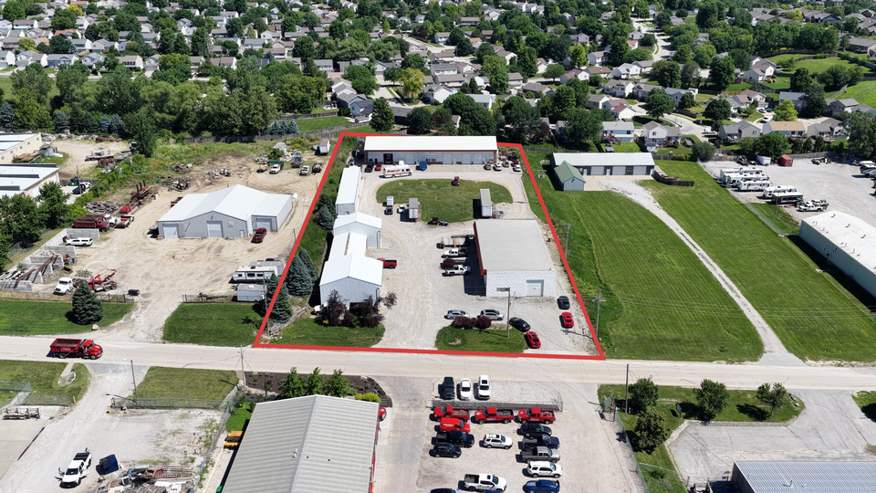 17512 Storage Rd, Omaha, NE 68138
