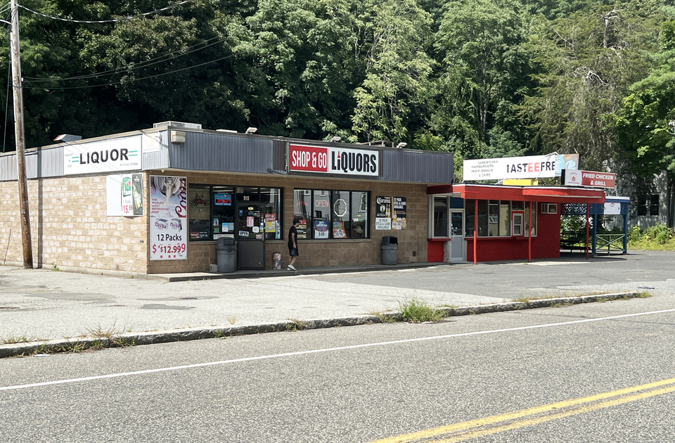 915 Main Street, Holyoke, MA, 01040