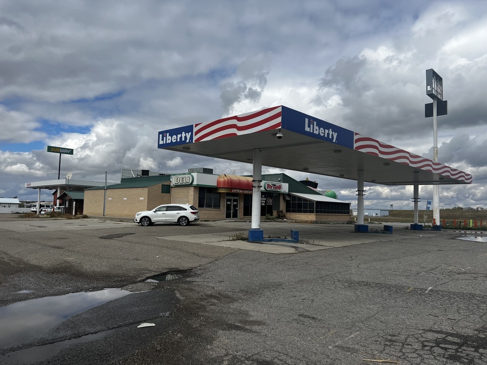 1424 N Crawford Ave, Hardin, MT 59034