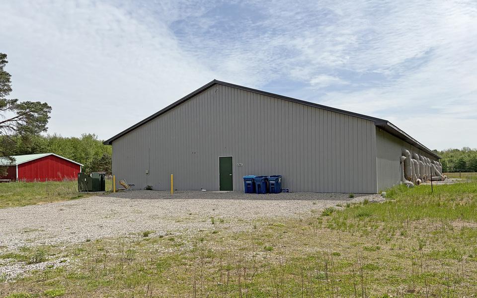 6745 Oak Rd, Vassar, MI 48768