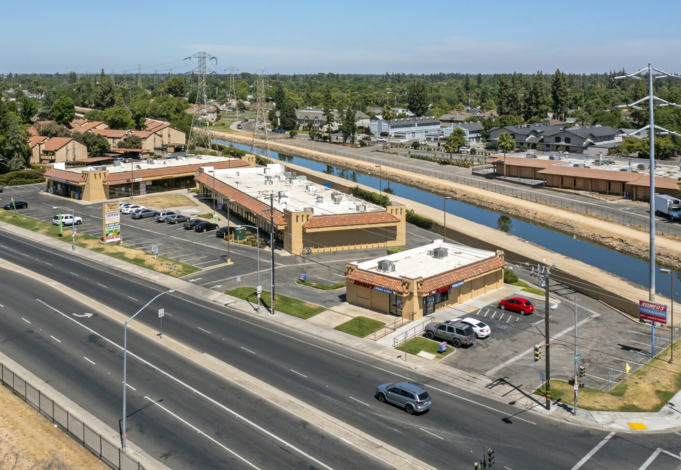 1418 W Ashlan Ave, Fresno, CA 93705