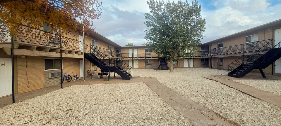 711 S Austin Ave, Tulia, TX 79088