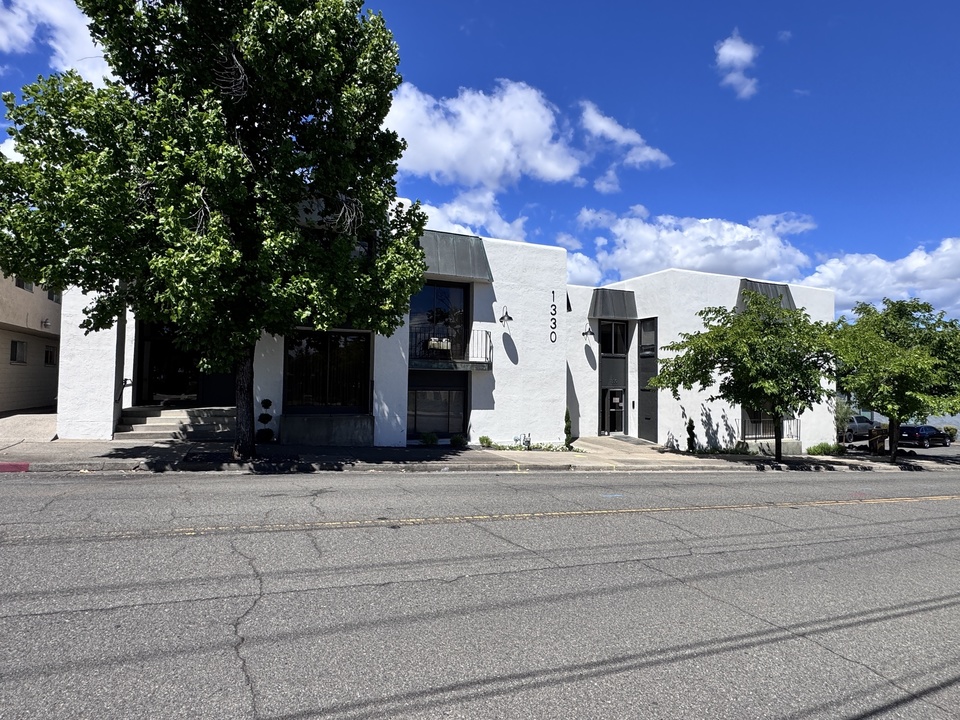 1330 West St, Redding, CA 96001