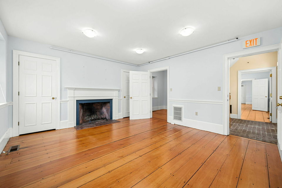 160 Sylvan St, Danvers, MA 01923