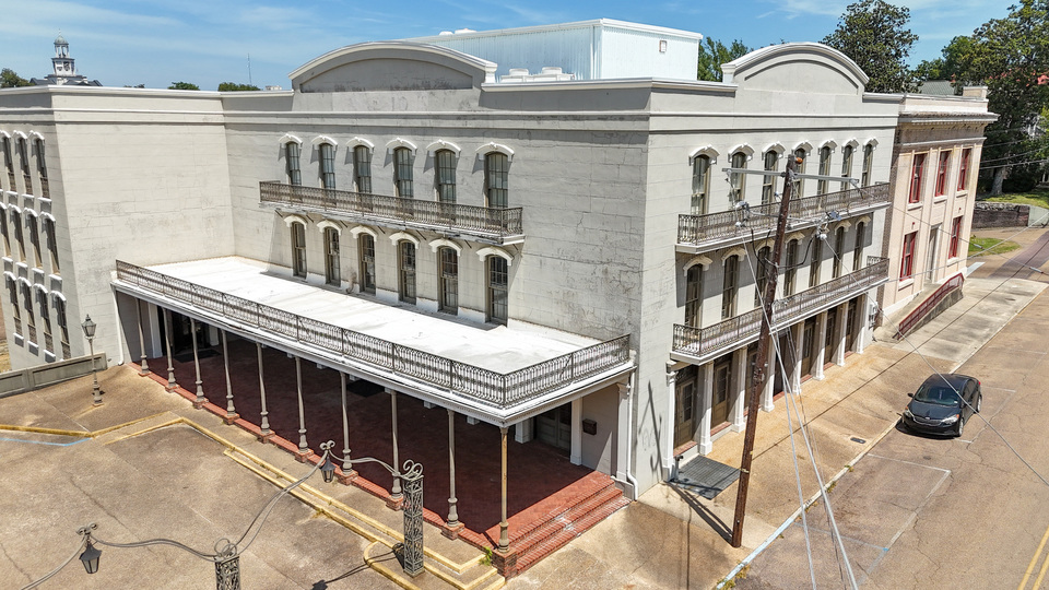 825 Crawford St, Vicksburg, MS 39180