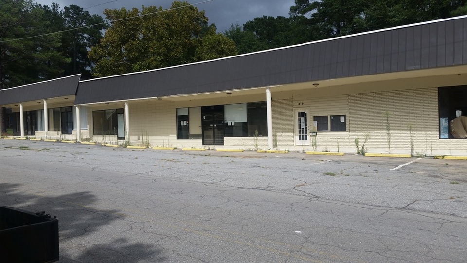 Bank Owned Strip Center 319 Brady Dr, Warner Robins, GA, 31088