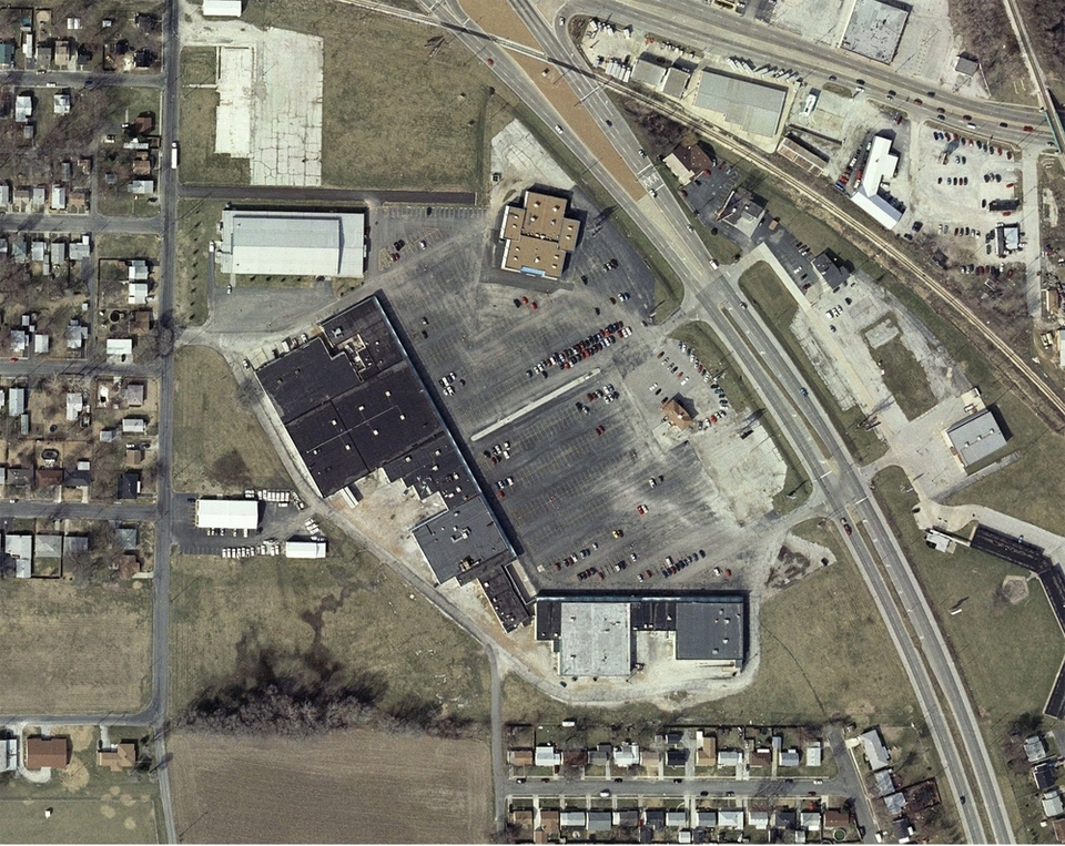 FOR SALE REDEVELOPMENT OPPORTUNITY Eastgate Plaza, East Alton, IL