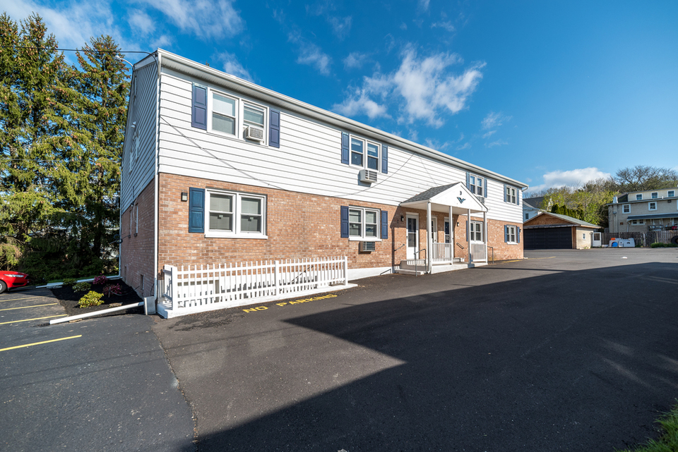 205 Walnut St, Green Lane, PA 18054